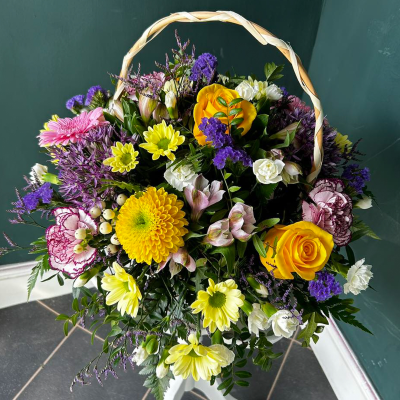 Sunshine Basket - A charming basket filled with a sunny mix of yellow and white flowers, bringing warmth and happiness to any occasion.