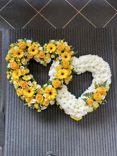 Linked Hearts - Linked hearts, a beautiful funeral tribute. 

Made using a selection of fresh flowers in yellows and whites. 

Other colour options available please ask a member of staff.