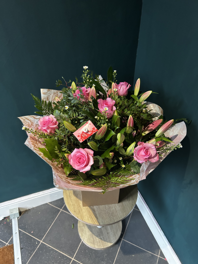 Sweet Delight - This gorgeous bouquet features beautiful lily’s and roses, full of scent from the lily this bouquet is a classic choice. 
Other colours available for advanced ordering, give us a call to discuss.

Item pictured is the medium.